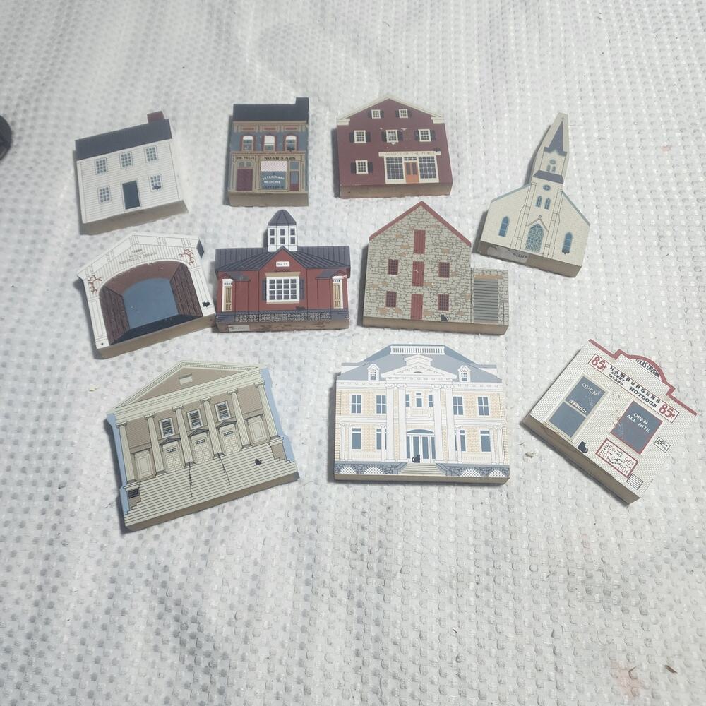 THE CATS MEOW VINTAGE EUC SET OF 20 WOODEN VILLAGE BUILDINGS MIXED LOT
